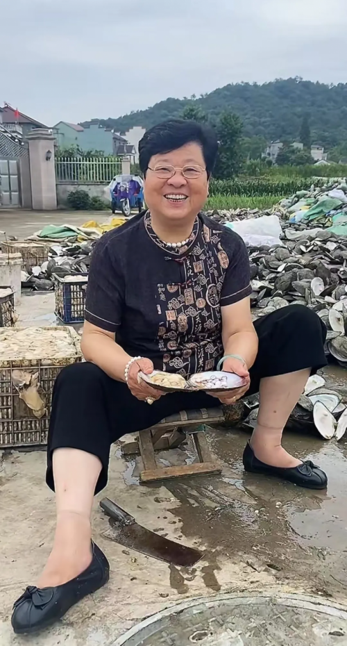深耕珍珠行业50多年“珍珠奶奶”通过抖音电商开拓新市场(图2)