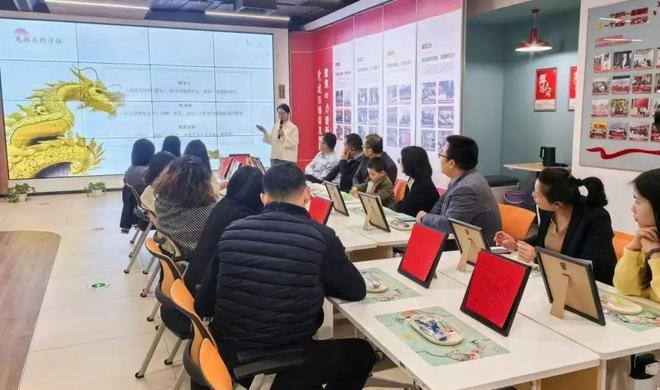 非遗匠心映初心 文化赋能启新程——同方全球人寿北京分公司组织开展“珍珠画制作”客户活动体验课堂(图1)