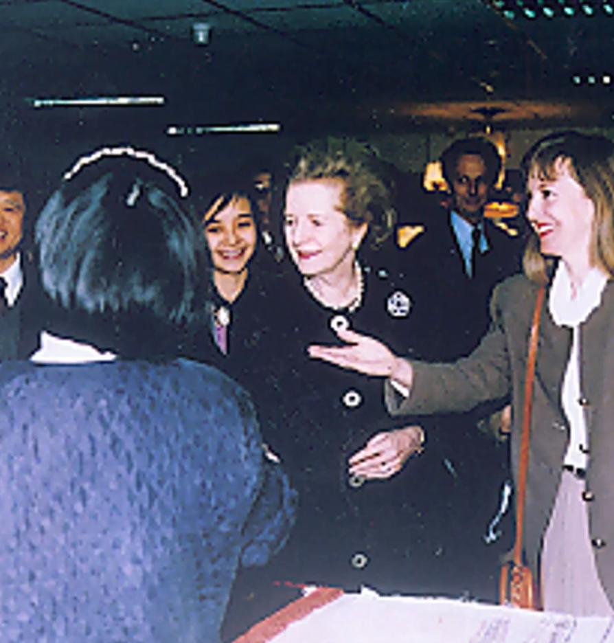 痛心！“珍珠女王”白如芳去世终年55岁！她17岁进京摆摊25岁给撒切尔夫人编项链成名曾教会IMF总裁“微信支付”(图2)