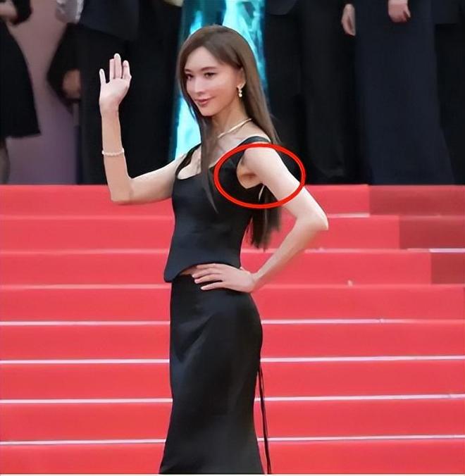 50岁林志玲红毯“失控”眼神凌厉、胸部勒到发白晚宴恐惧慌乱(图3)
