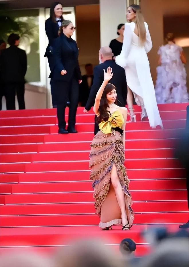 50岁林志玲红毯“失控”眼神凌厉、胸部勒到发白晚宴恐惧慌乱(图9)