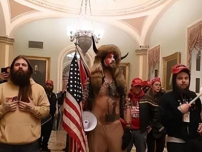 特朗普釜底抽薪30万中国学生将被赶出美国中方4个字说明一切(图9)