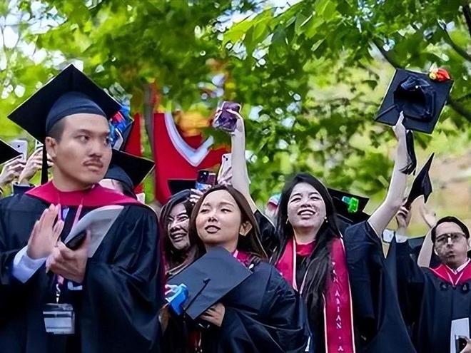 特朗普釜底抽薪30万中国学生将被赶出美国中方4个字说明一切(图7)