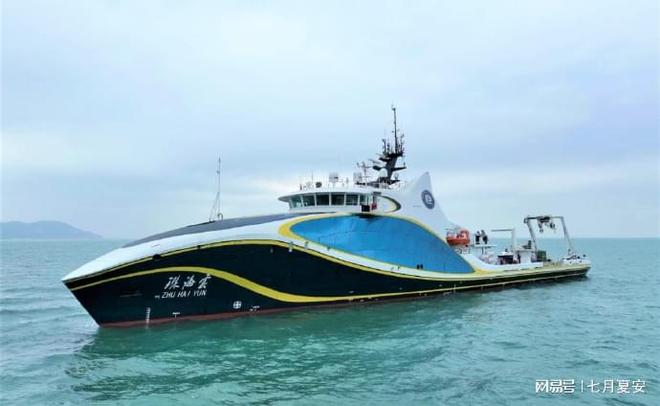 继向阳红10号科考船之后珠海云号也抵黄岩岛菲派船前来凑热闹(图1)