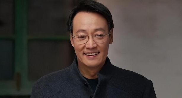 出道20年不温不火45岁看着像25如今再次搭档辛柏青终于火了(图5)