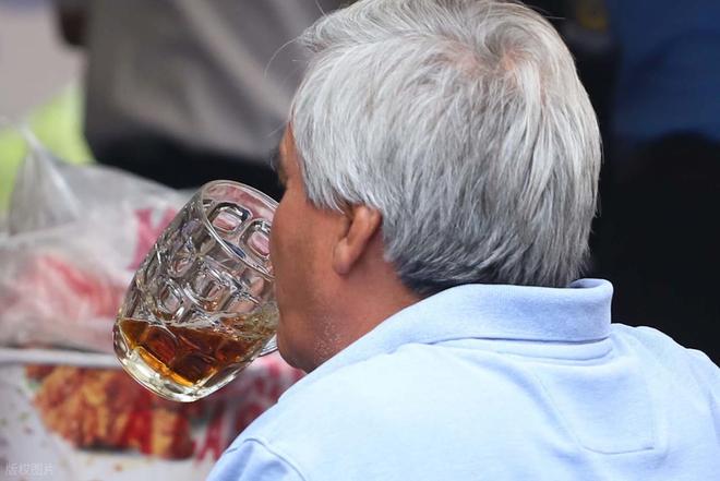 老人最可恨的12种行为占一种都能让人崩溃希望你是一个例外(图1)