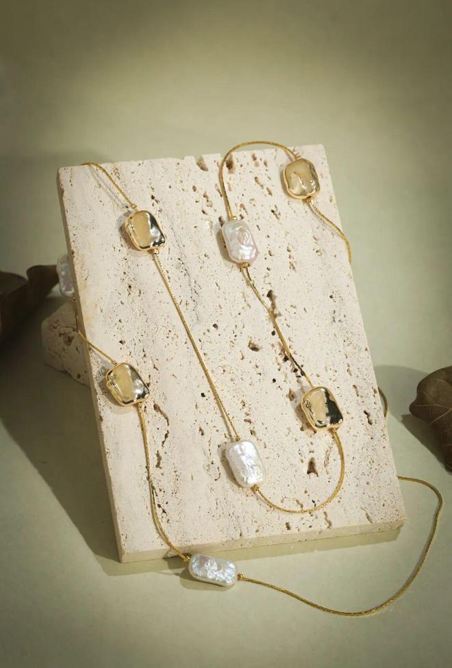 秋冬穿毛衣别忘这一步！珍珠毛衣链让普通穿搭“显贵”3倍(图21)