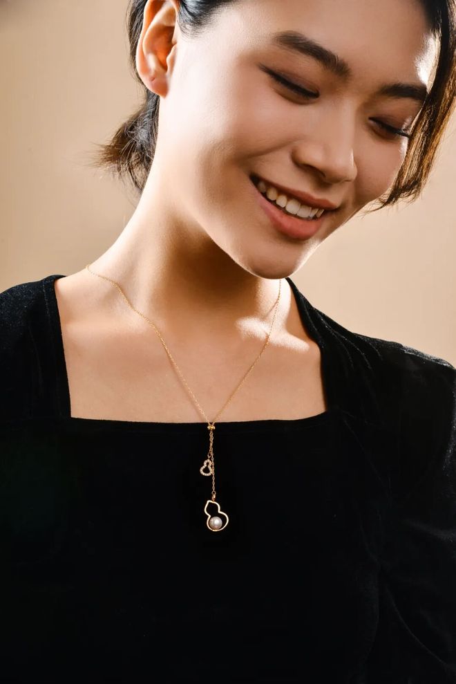 秋冬穿毛衣别忘这一步！珍珠毛衣链让普通穿搭“显贵”3倍(图31)