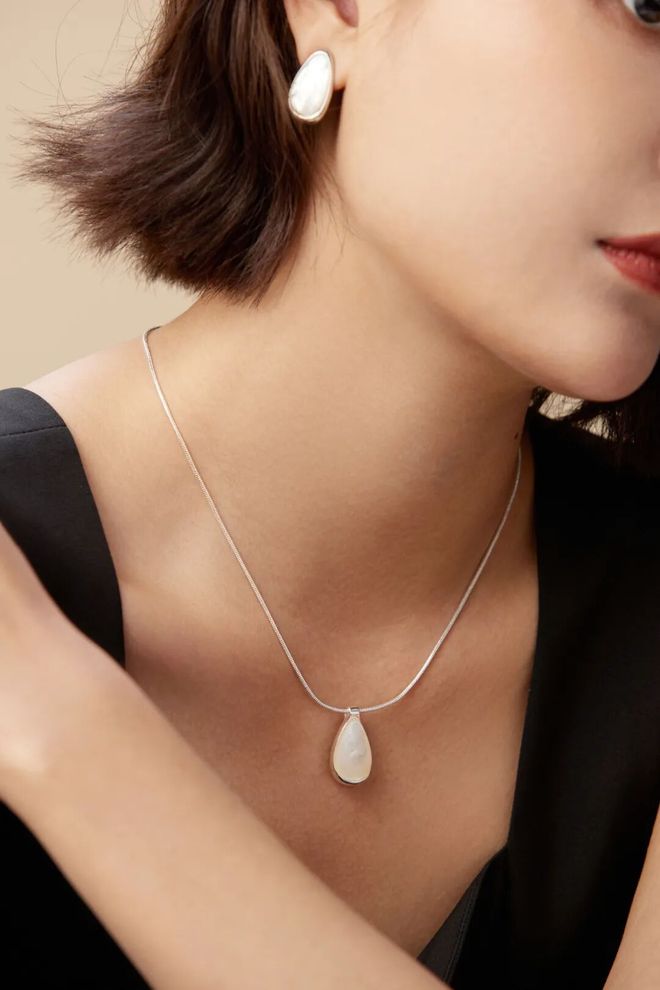 秋冬穿毛衣别忘这一步！珍珠毛衣链让普通穿搭“显贵”3倍(图35)