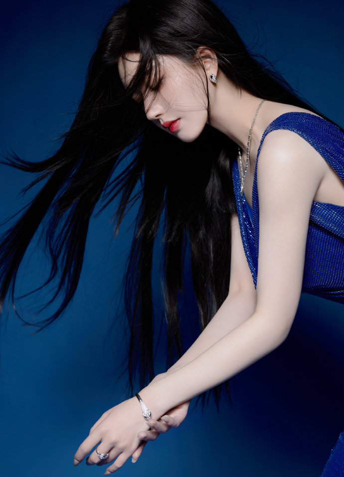 公么与儿女媳妇4中文V8(图1)