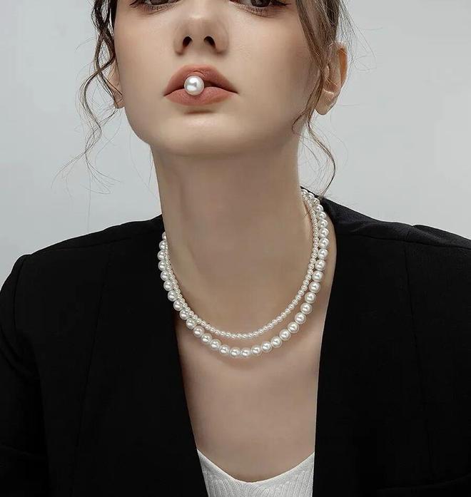 为什么说叠戴珍珠是女人品味的终极考验?(图1)