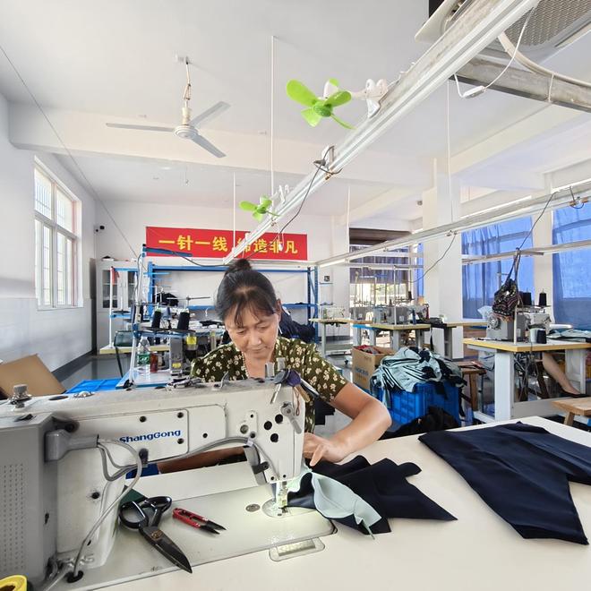 浙江金裁服饰江西生产基地顺利投产(图3)