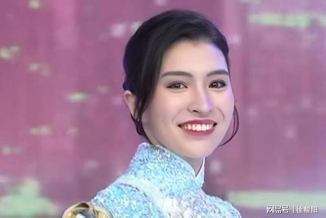 恭喜！TVB新人混血女星突然宣布订婚晒巨型钻戒拒绝做演员(图5)