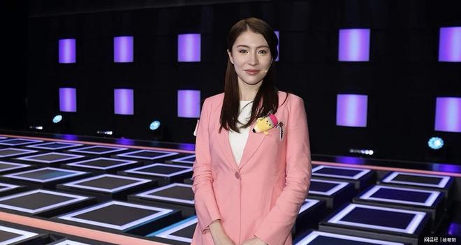 恭喜！TVB新人混血女星突然宣布订婚晒巨型钻戒拒绝做演员(图2)