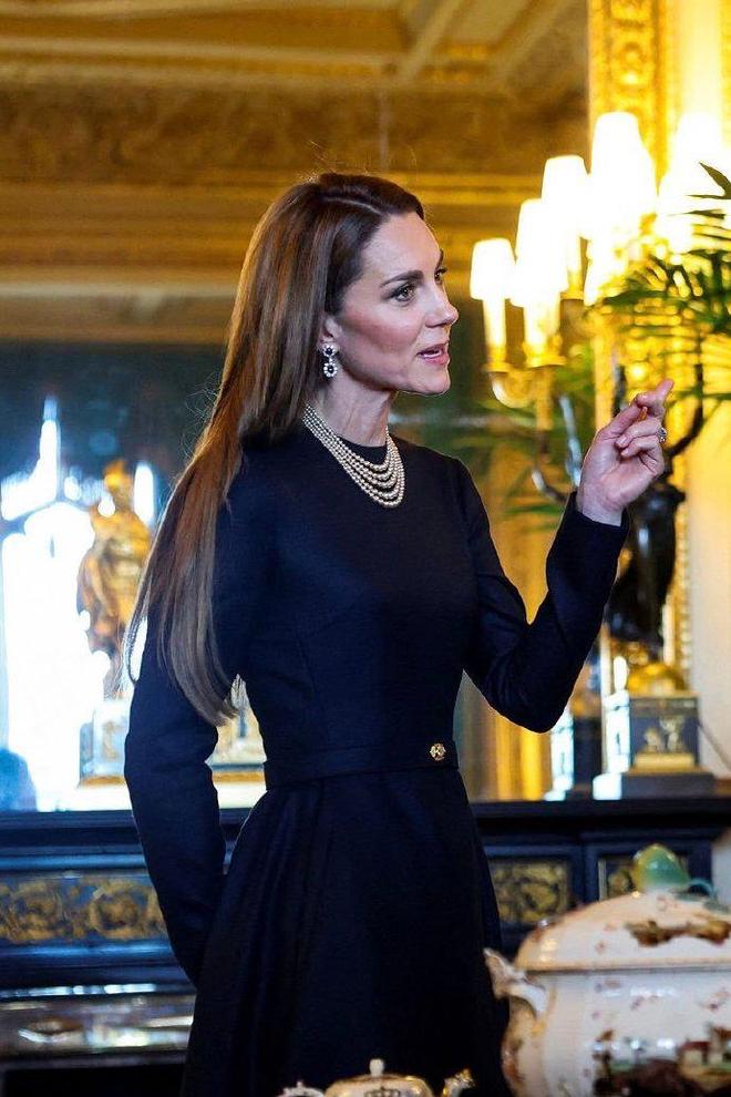 英国凯特王妃6套穿搭封神王室时尚教科书！普通人直接抄不出错(图6)