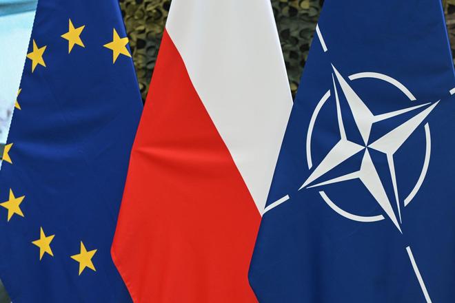 撞上火车头！立陶宛新总理认怂：美台承诺全是假我们栽惨了(图4)