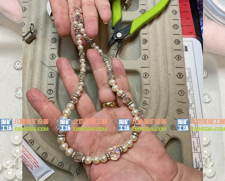 儿童淘沙矿游乐DIY教你制作简单的珍珠串珠项链(图10)